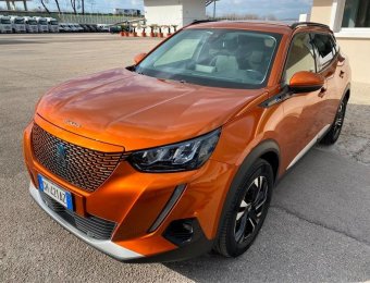 PEUGEOT e-2008 Allure 100kW